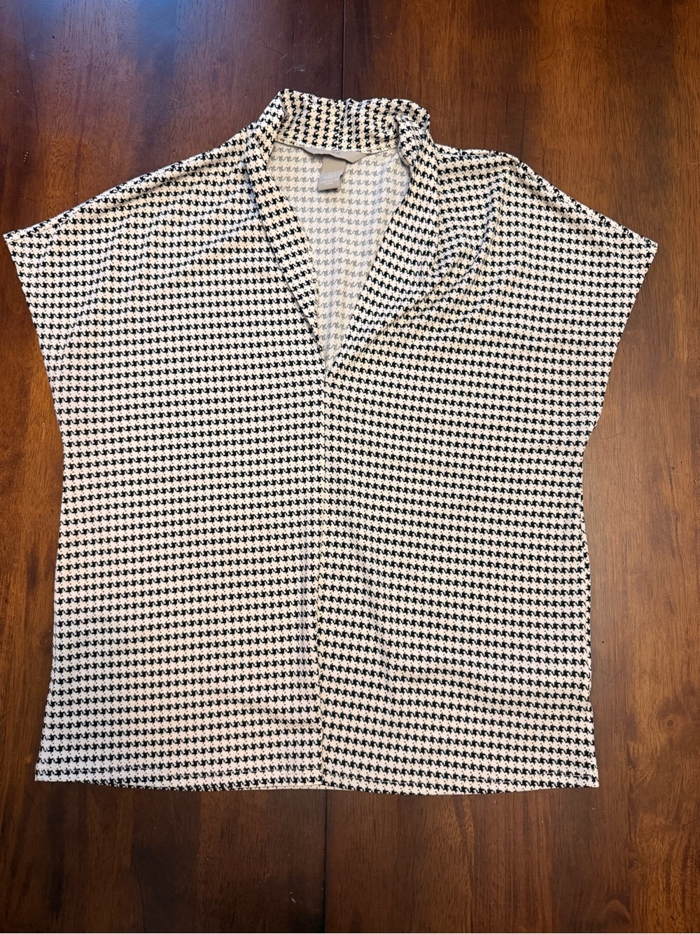 H&M Black and Cream Houndstooth Top